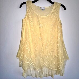OSO Casuals woman Size M tunic tank Yellow Sleeveless Lace Overlay Lined Top